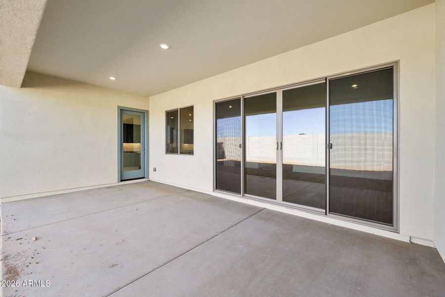 LARGE COVERED LARGE COVERED