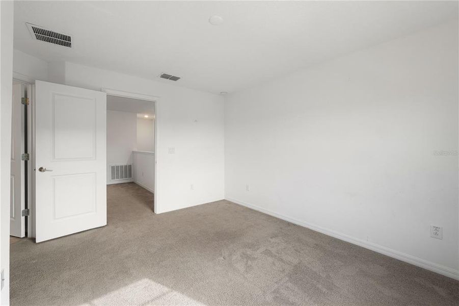 Spacious, unfurnished interior of a new home in , Holiday (Image 31).