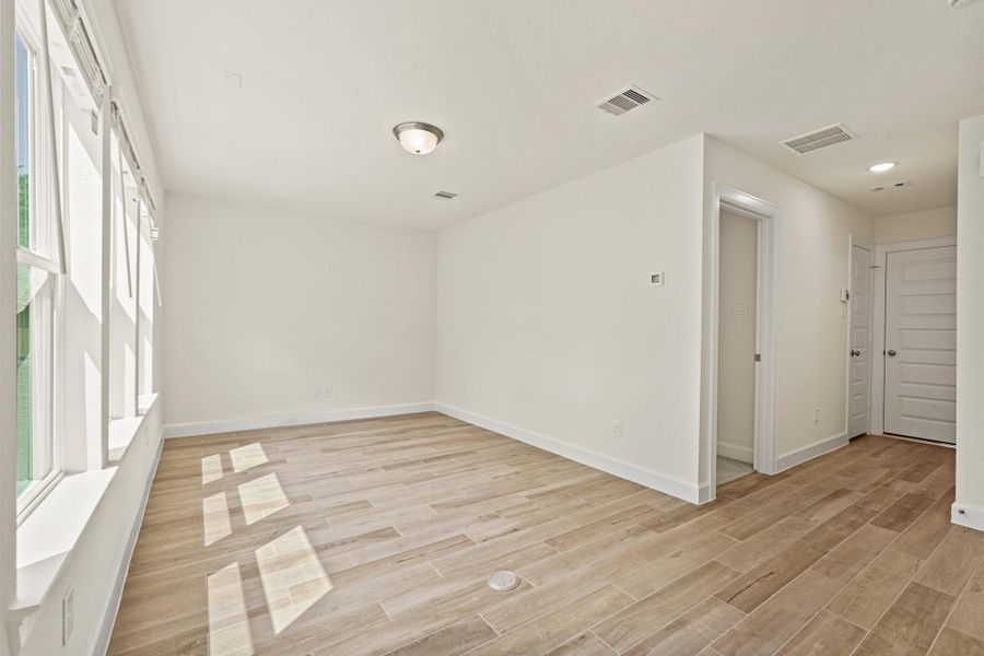 Flexible activity room (*Photo not of actual home and used for illustration purposes only.)