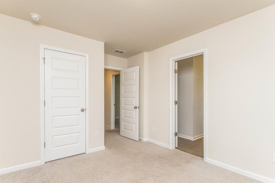Spacious, unfurnished interior of a new home in Heron's Walk at Summers Corner, Summerville (Image 14).