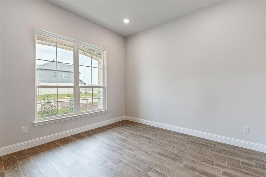 Spacious, unfurnished interior of a new home in Venetian, Weston (Image 17).