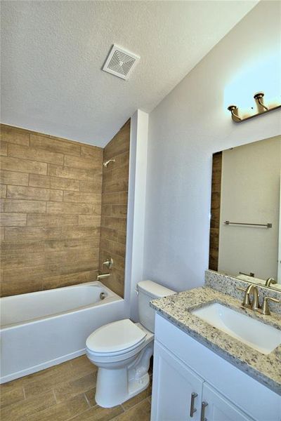 Furnished interior view inside a new home in , Auburndale (Image 9).