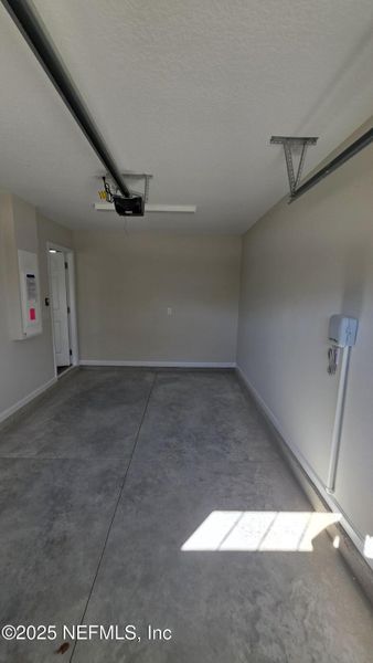 Spacious, unfurnished interior of a new home in , Jacksonville (Image 39).