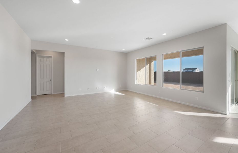 Spacious, unfurnished interior of a new home in Soleo, San Tan Valley (Image 18).