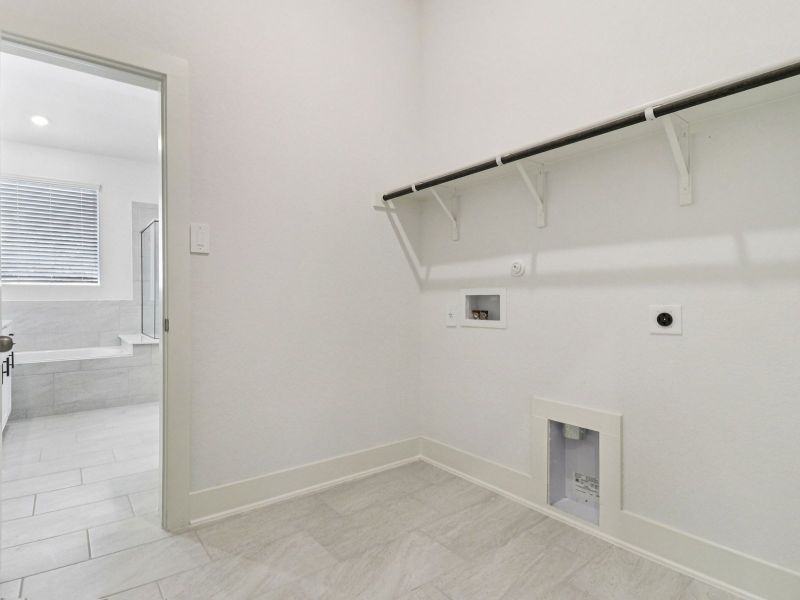 Spacious, unfurnished interior of a new home in Sagebrooke - Classic Series, San Antonio (Image 21).