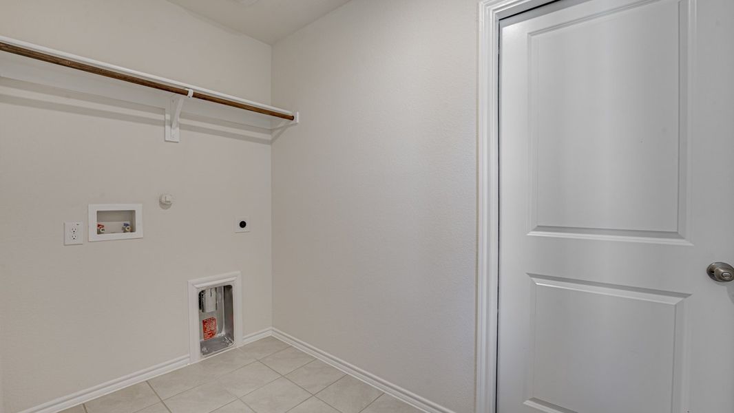 Spacious, unfurnished interior of a new home in Blackhawk, Tucson (Image 25). Spacious, unfurnished interior of a new home in Blackhawk, Tucson (Image 25).