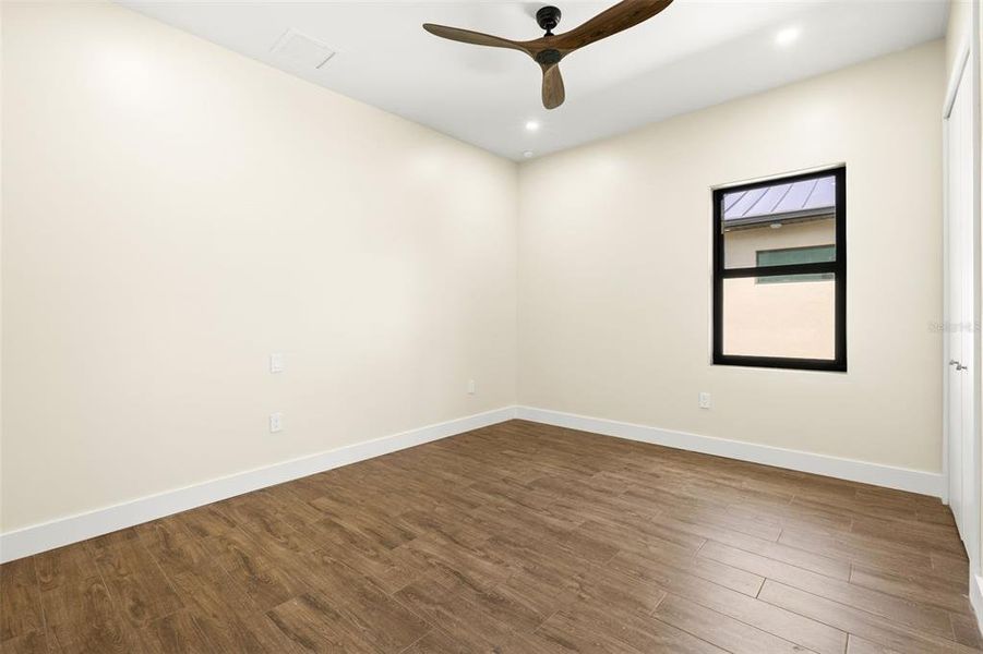Spacious, unfurnished interior of a new home in , Cape Coral (Image 34).