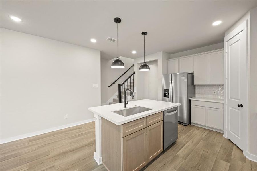 9_8776 Treeline- Kitchen'-3