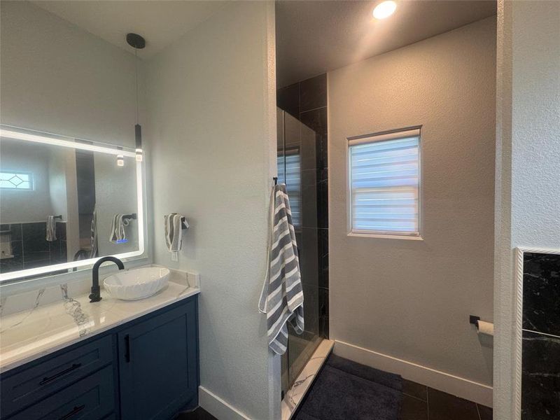 Furnished interior view inside a new home in , Alvarado (Image 29).