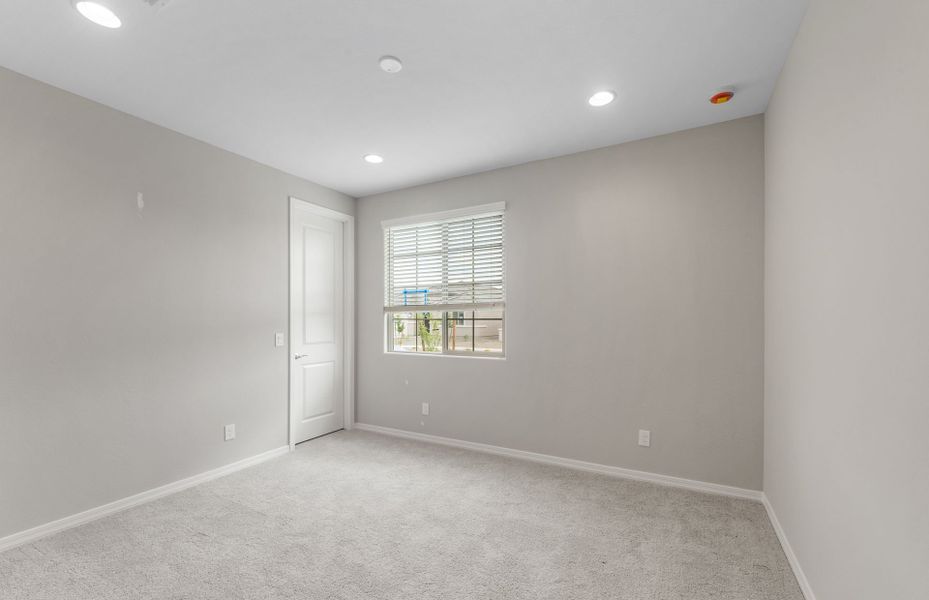 Spacious, unfurnished interior of a new home in El Rancho Santa Rosa, Maricopa (Image 20).