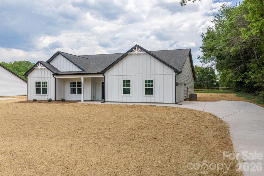 Exterior details and patio area of a home in , Maiden (Image 31).