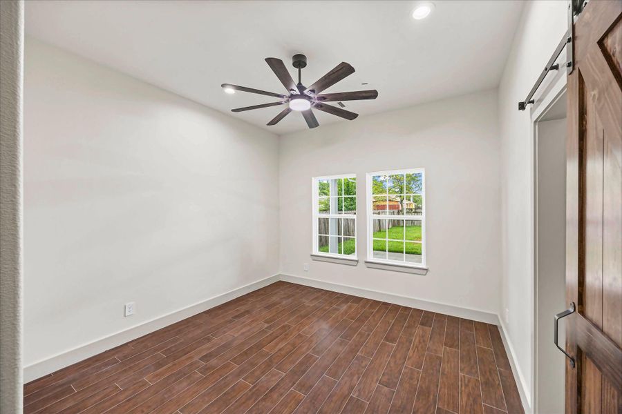 Spacious, unfurnished interior of a new home in , Baytown (Image 24).