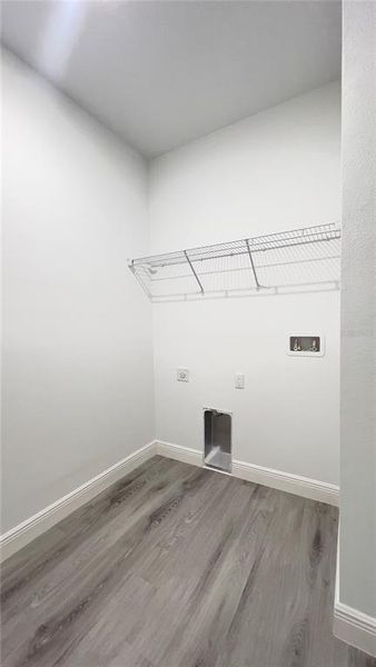 Spacious, unfurnished interior of a new home in , Ocala (Image 27).