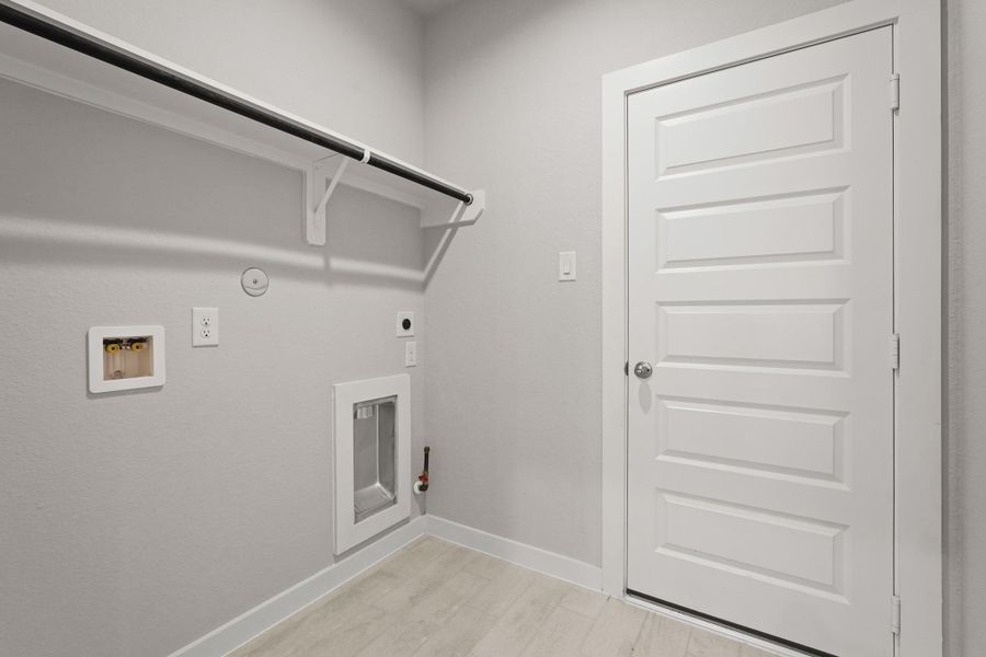 Spacious, unfurnished interior of a new home in Morton Creek Ranch, Katy (Image 11).