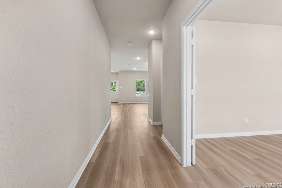 Spacious, unfurnished interior of a new home in Cinco Lakes, San Antonio (Image 6). Spacious, unfurnished interior of a new home in Cinco Lakes, San Antonio (Image 6).