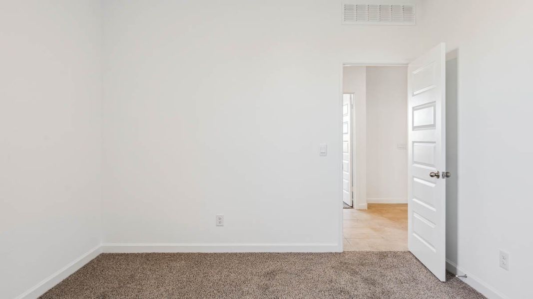 Spacious, unfurnished interior of a new home in Magma Ranch Vistas, Florence (Image 32).