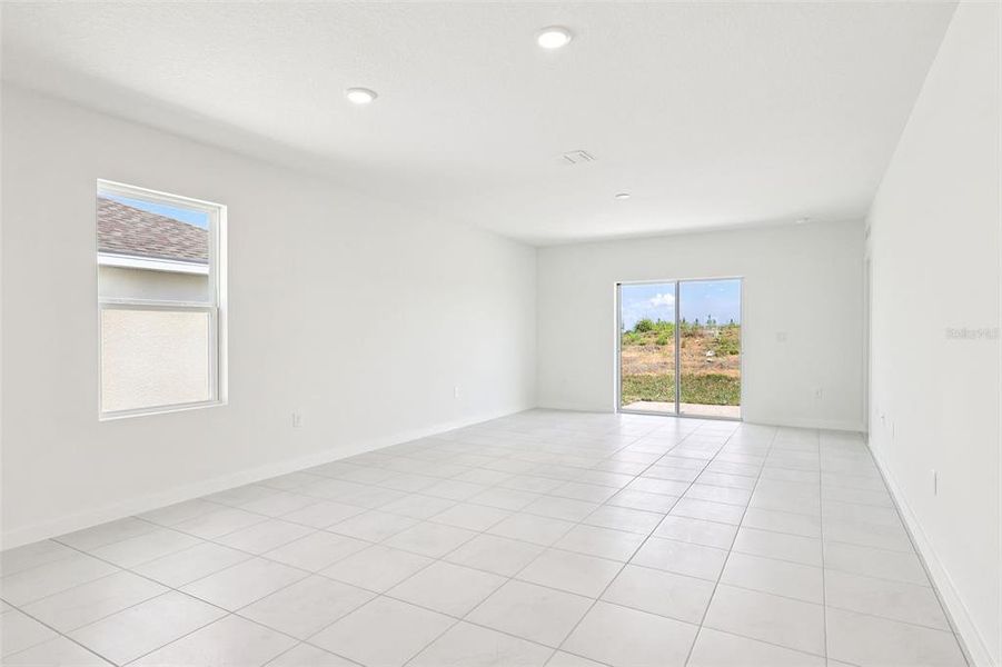 Spacious, unfurnished interior of a new home in Hamilton Bluff, Haines City (Image 24).