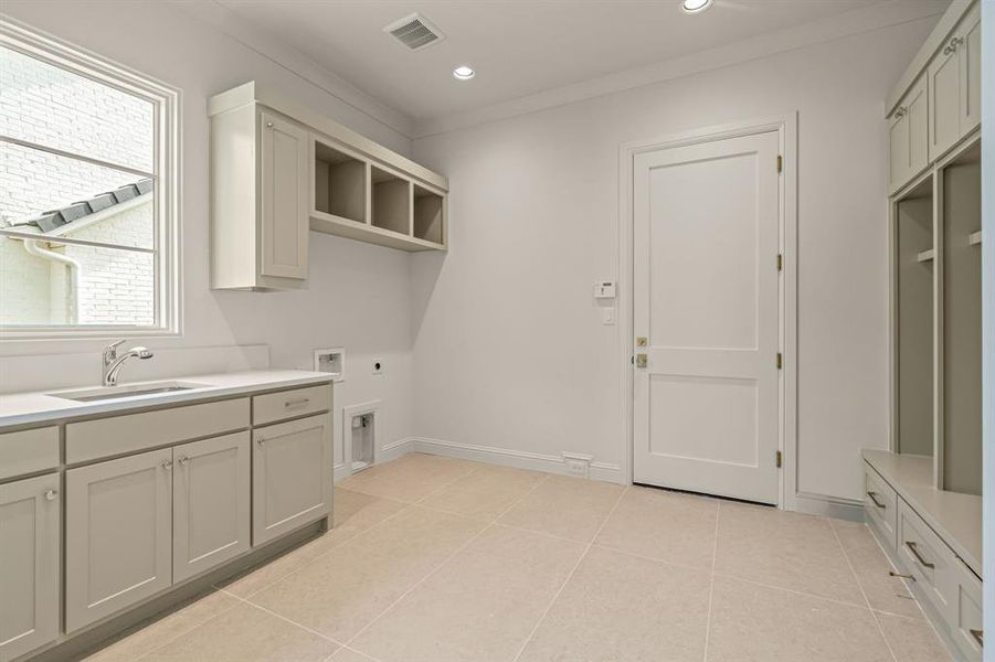 Furnished interior view inside a new home in , Fort Worth (Image 15).