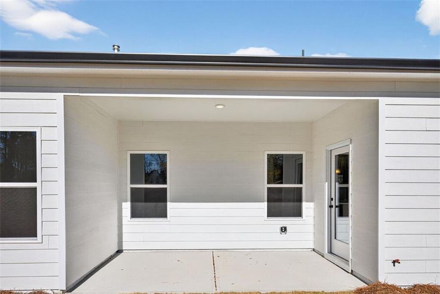 Exterior details and patio area of a home in Jones Ridge, Dallas (Image 26).