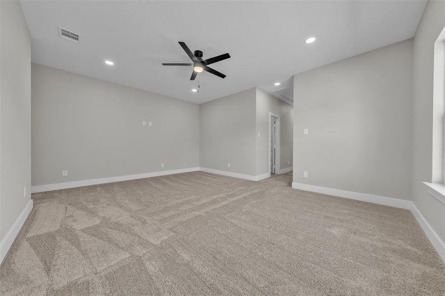 Spacious, unfurnished interior of a new home in , Grand Prairie (Image 25).