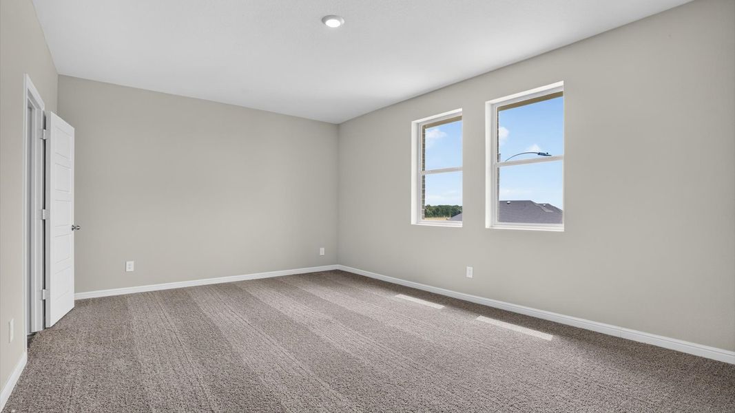 Spacious, unfurnished interior of a new home in Saratoga, Granbury (Image 21).