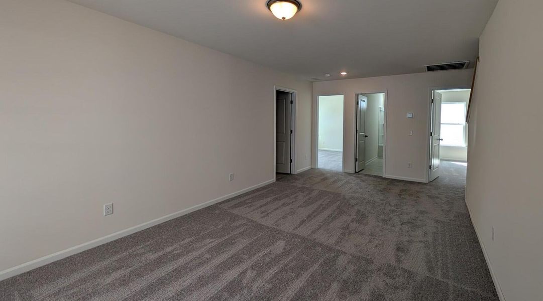 Spacious, unfurnished interior of a new home in Parker's Preserve, Ridgeville (Image 8).