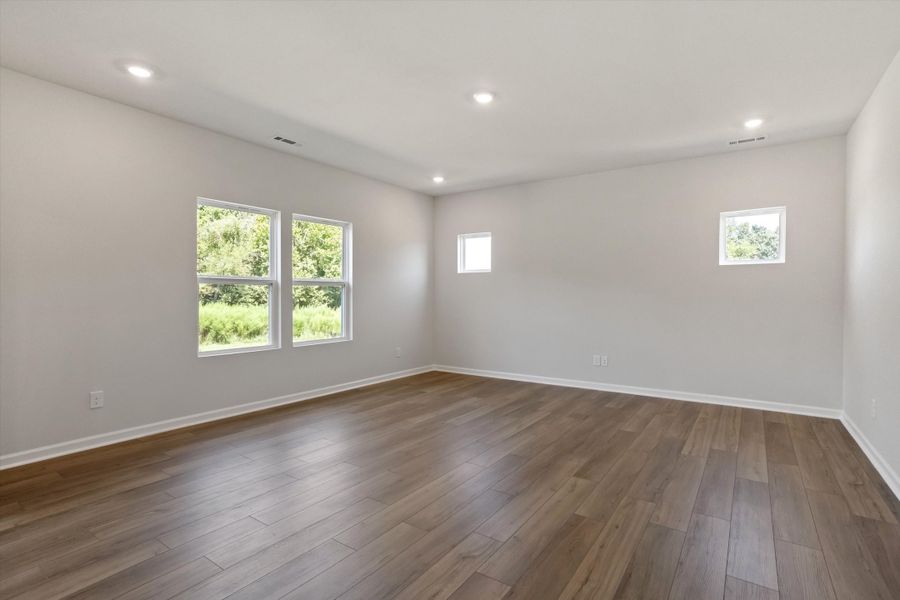 Spacious, unfurnished interior of a new home in Cambridge Reserve, Angier (Image 16).