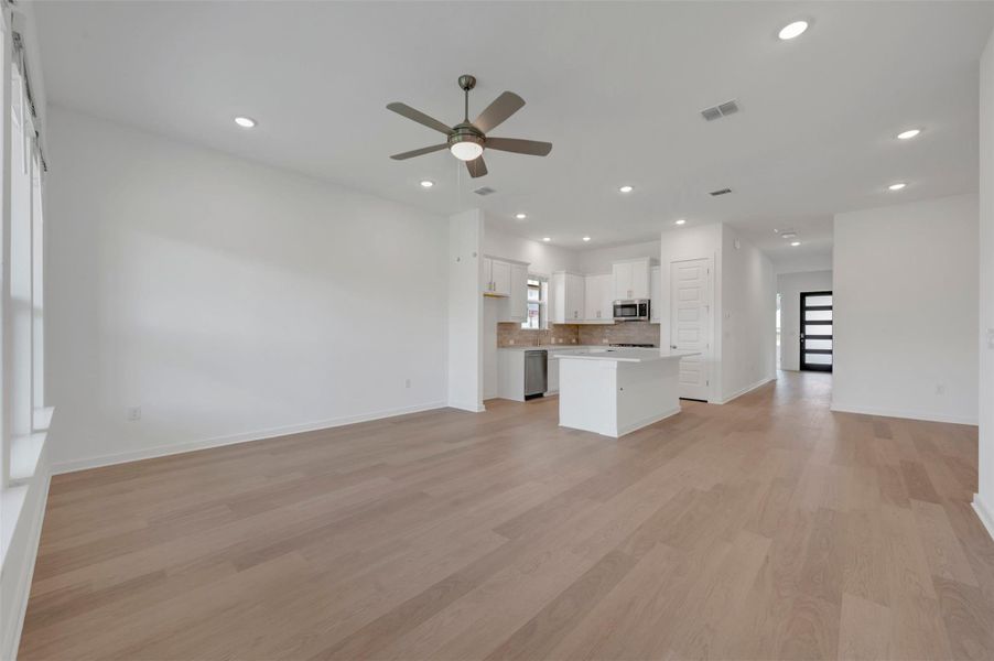 Spacious, unfurnished interior of a new home in Cedar Brook, Leander (Image 24).