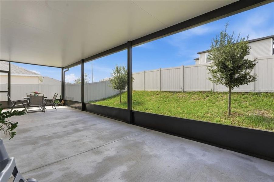 Exterior details and patio area of a home in Eden Hills, Lake Alfred (Image 24).