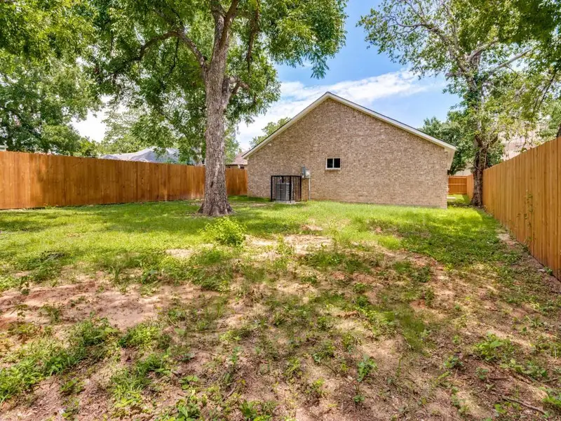 Exterior details and patio area of a home in , Dallas (Image 3).