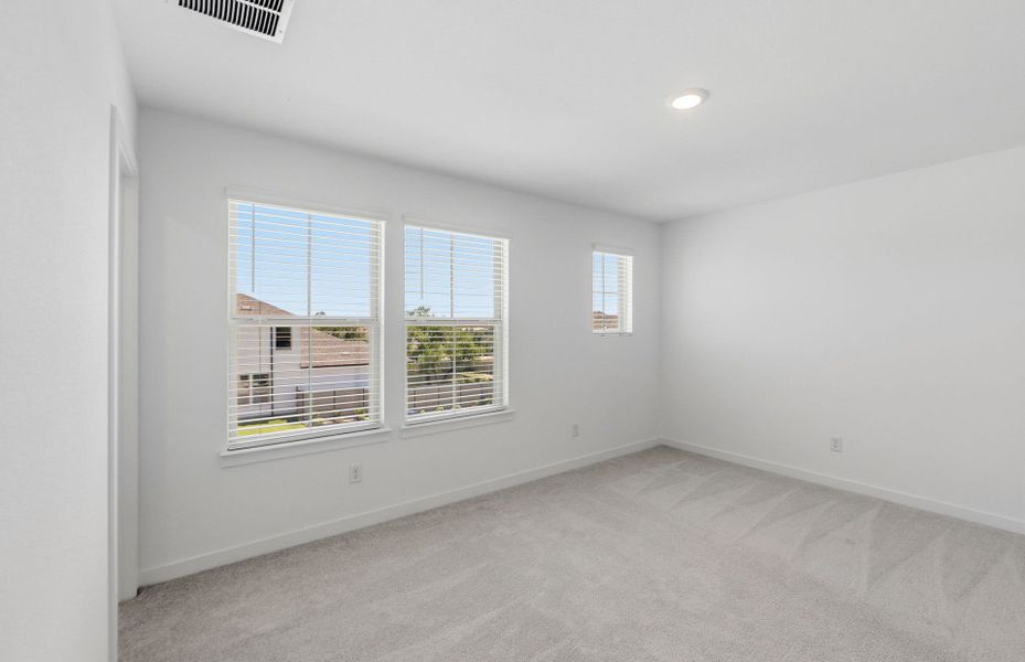 Spacious, unfurnished interior of a new home in Wolf Ranch, Georgetown (Image 41).