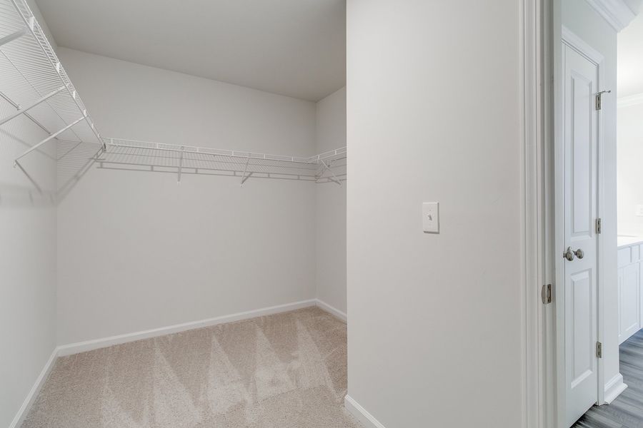 Spacious, unfurnished interior of a new home in Bluefield, Lexington (Image 20).