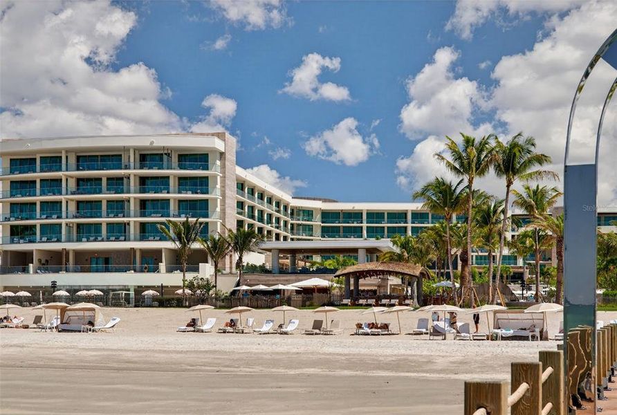 Condo located in Longboat Key, FL showcasing its design and architecture (Image 3).