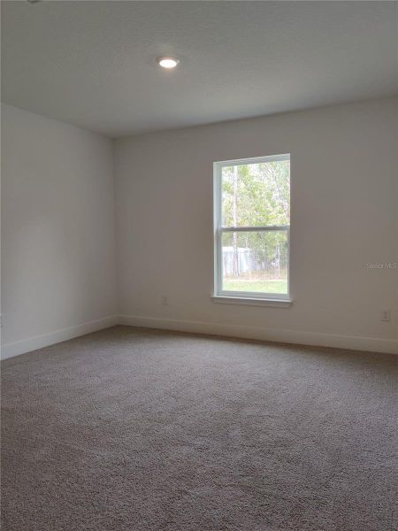 Spacious, unfurnished interior of a new home in Royal Highlands, Weeki Wachee (Image 11).