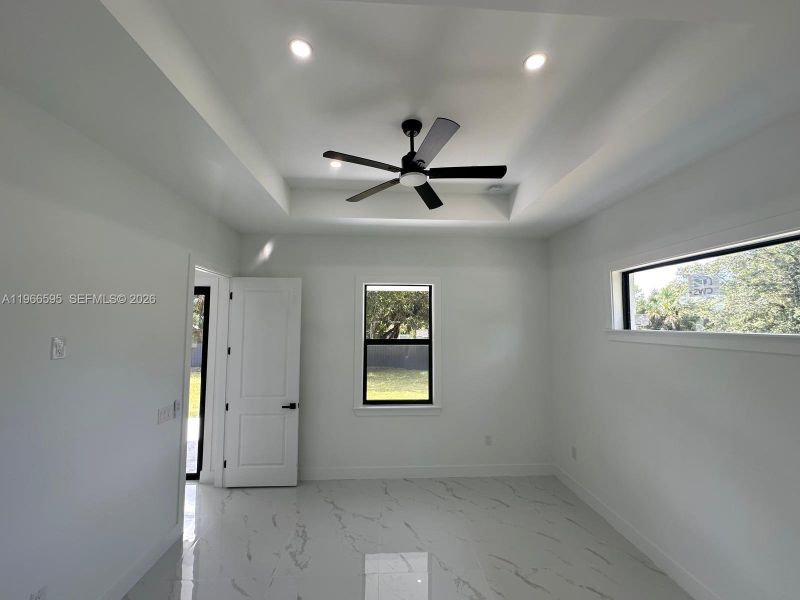 Spacious, unfurnished interior of a new home in , Lehigh Acres (Image 13).