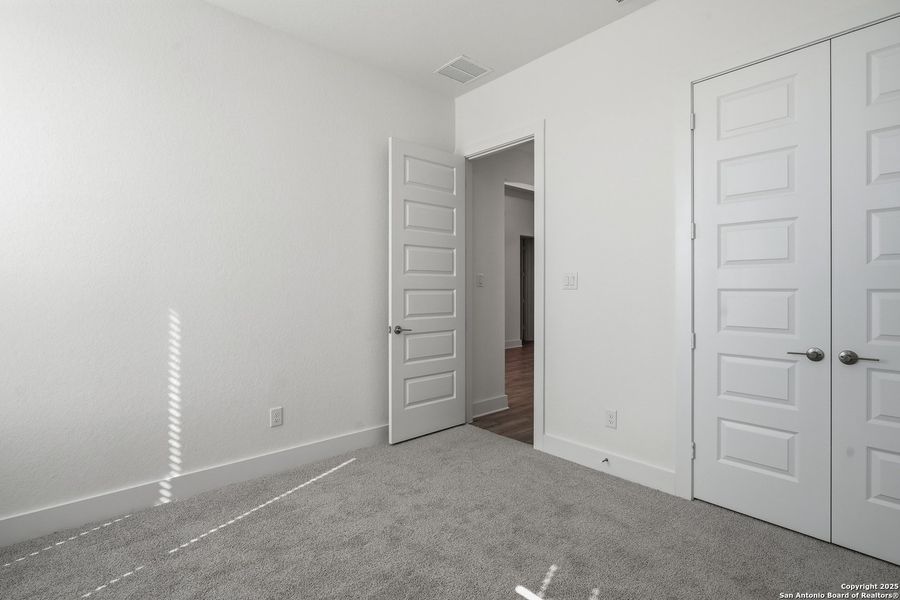 Spacious, unfurnished interior of a new home in Sienna Lakes, San Antonio (Image 35). Spacious, unfurnished interior of a new home in Sienna Lakes, San Antonio (Image 35).