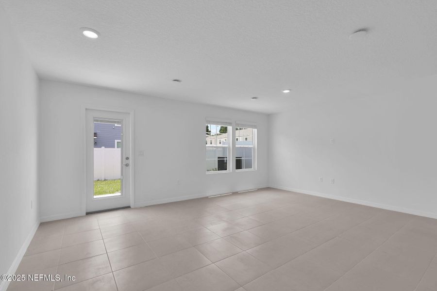 Spacious, unfurnished interior of a new home in , Jacksonville (Image 10).