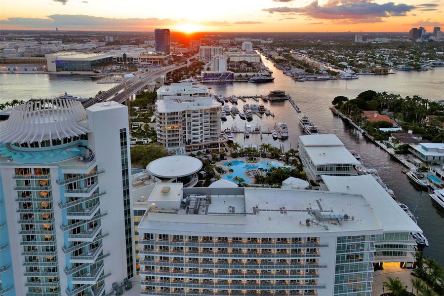 Condo located in Fort Lauderdale, FL showcasing its design and architecture (Image 5).