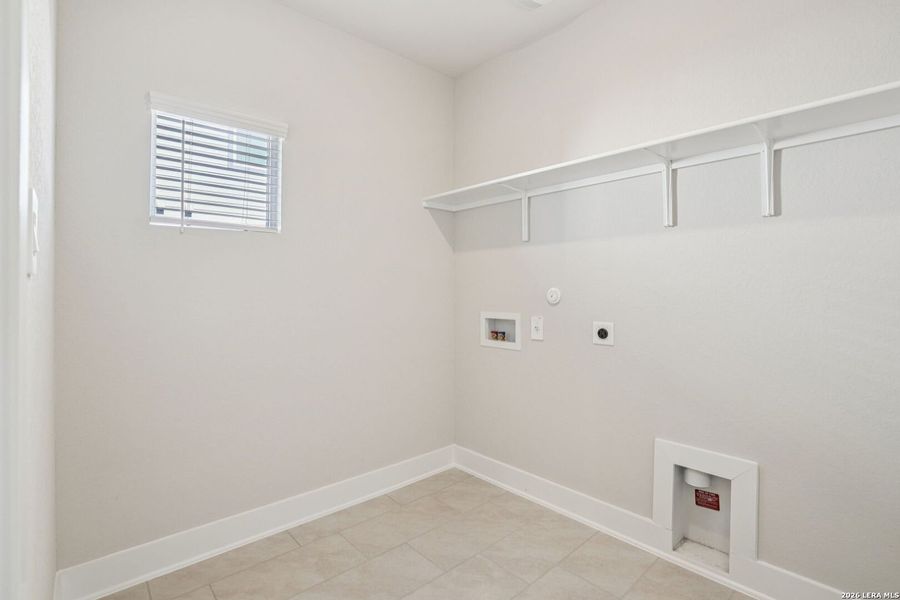 Spacious, unfurnished interior of a new home in Carmel Ranch, Schertz (Image 22).