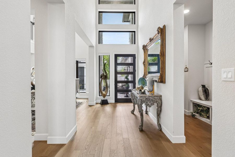 Entryway view to front door