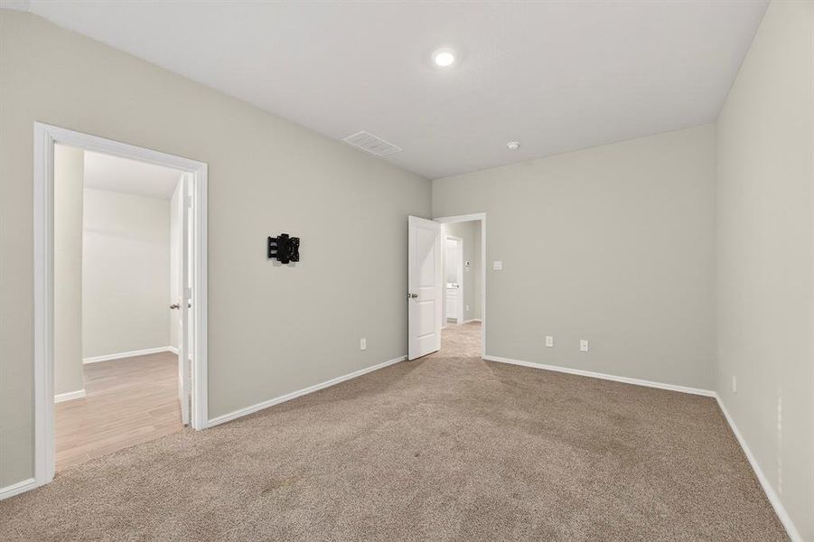 Spacious, unfurnished interior of a new home in , Haltom City (Image 22). Spacious, unfurnished interior of a new home in , Haltom City (Image 22).