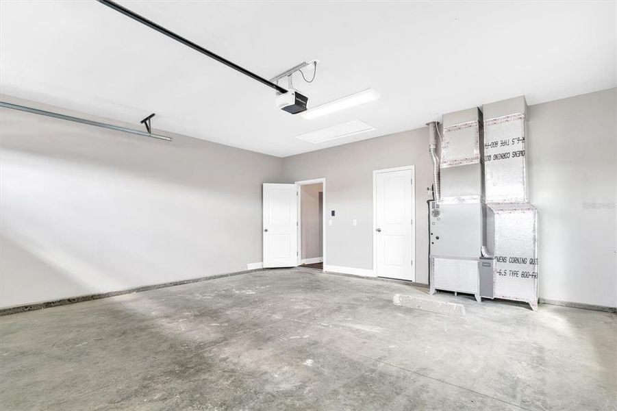 Spacious, unfurnished interior of a new home in Grand Oaks, Gainesville (Image 37).