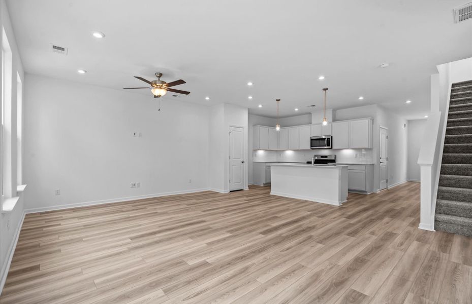 Spacious, unfurnished interior of a new home in Alston Park, Greenville (Image 25).