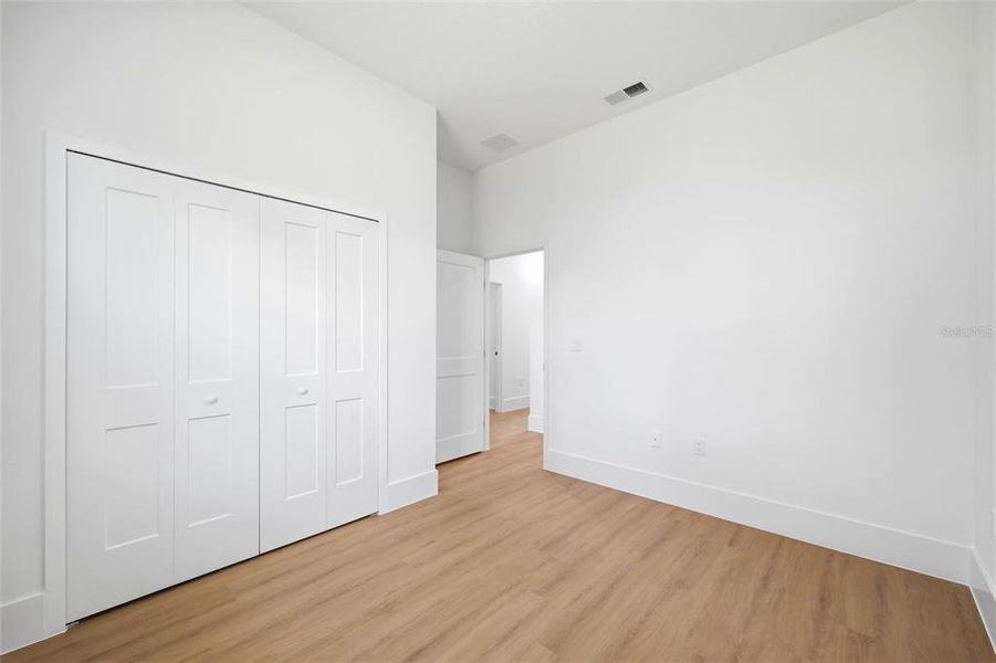 Spacious, unfurnished interior of a new home in , Ocala (Image 28).