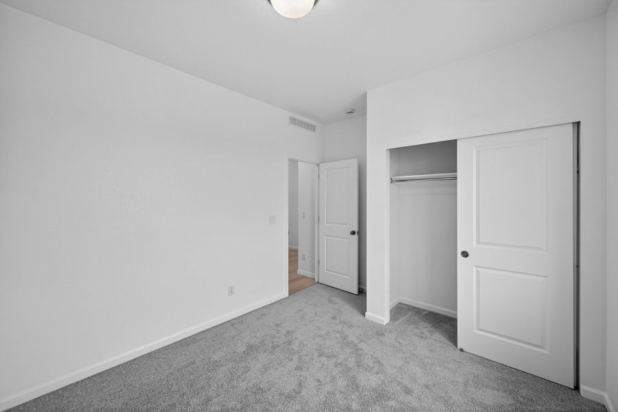 Spacious, unfurnished interior of a new home in Trailstone, Arvada (Image 25).
