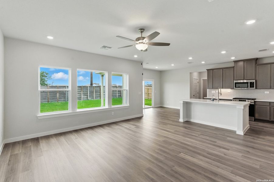 Spacious, unfurnished interior of a new home in Weltner Farms 50’s, New Braunfels (Image 24).