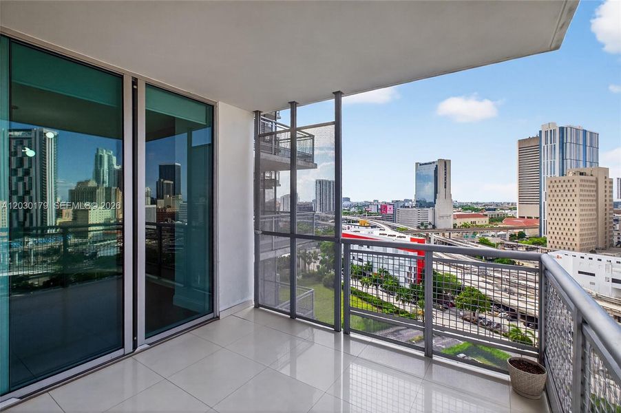 Condo located in Miami, FL showcasing its design and architecture (Image 26).