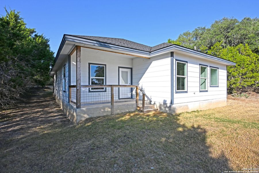 Exterior details and patio area of a home in , Canyon Lake (Image 24).
