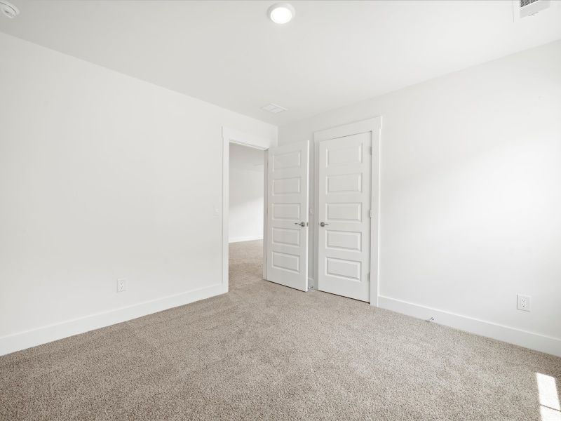 Spacious, unfurnished interior of a new home in The Coves at Lakes of Cane Bay, Summerville (Image 36).