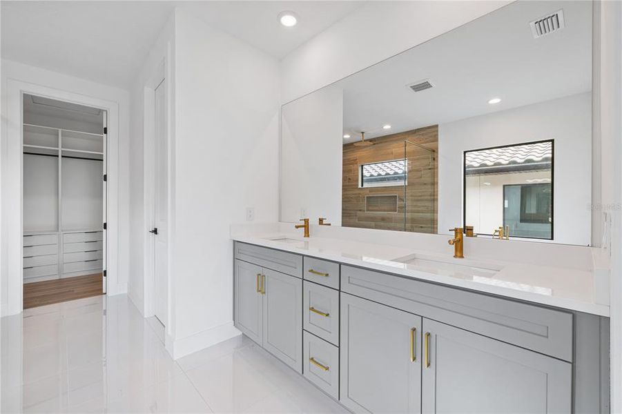 Furnished interior view inside a new home in , Montverde (Image 46).